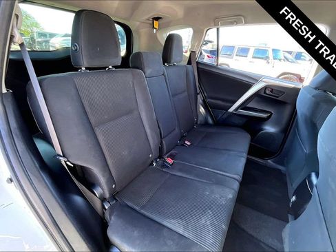 Used 2018 Toyota RAV4 LE AWD/4WD image 24