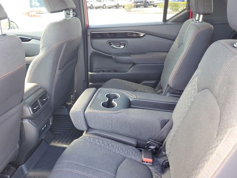 Used 2023 Honda Pilot Sport image 12