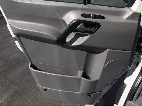 Used 2018 Mercedes-Benz Sprinter 2500 image 15