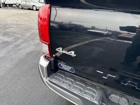 Used 2018 Toyota Tacoma SR5 image 5