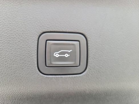 Used 2024 GMC Yukon XL SLT w/ SLT Luxury Package AWD/4WD image 10