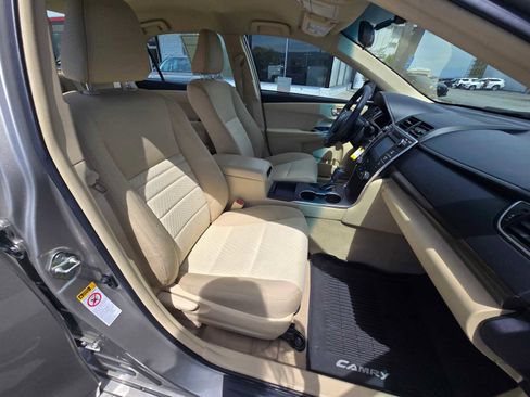 Used 2017 Toyota Camry LE FWD image 12