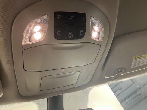 Used 2024 Chrysler Pacifica Touring-L image 36