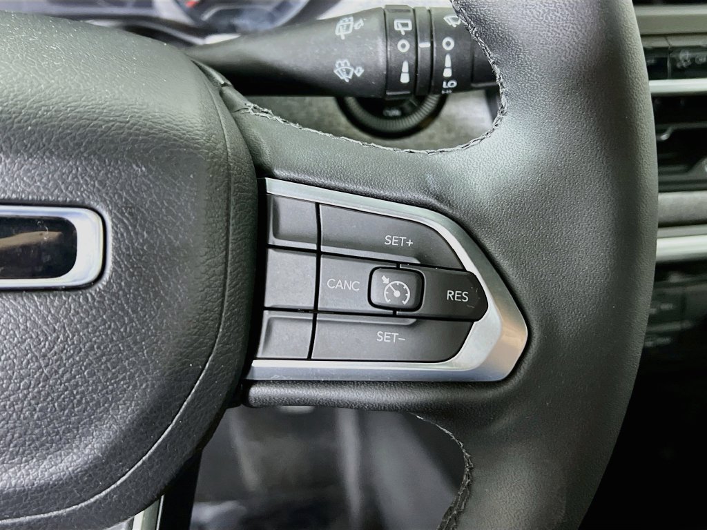 Used 2023 Jeep Compass Latitude AWD/4WD image 21