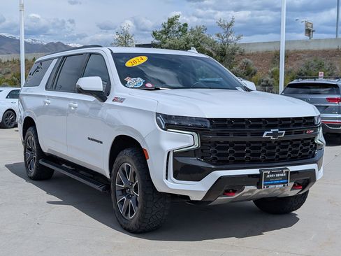 Used 2024 Chevrolet Suburban Z71 w/ Luxury Package AWD/4WD image 8