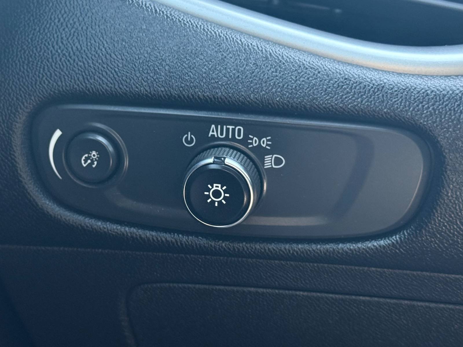 Used 2023 Chevrolet Malibu LS FWD image 23