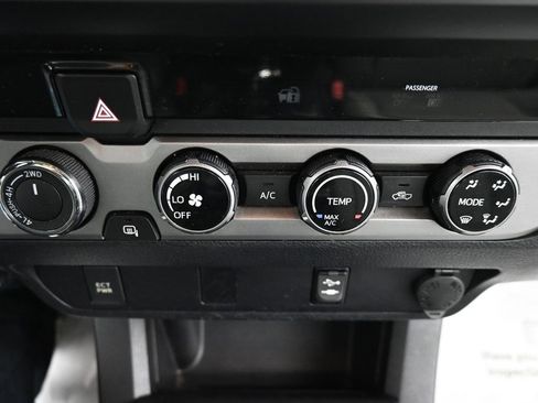 Used 2016 Toyota Tacoma SR image 24