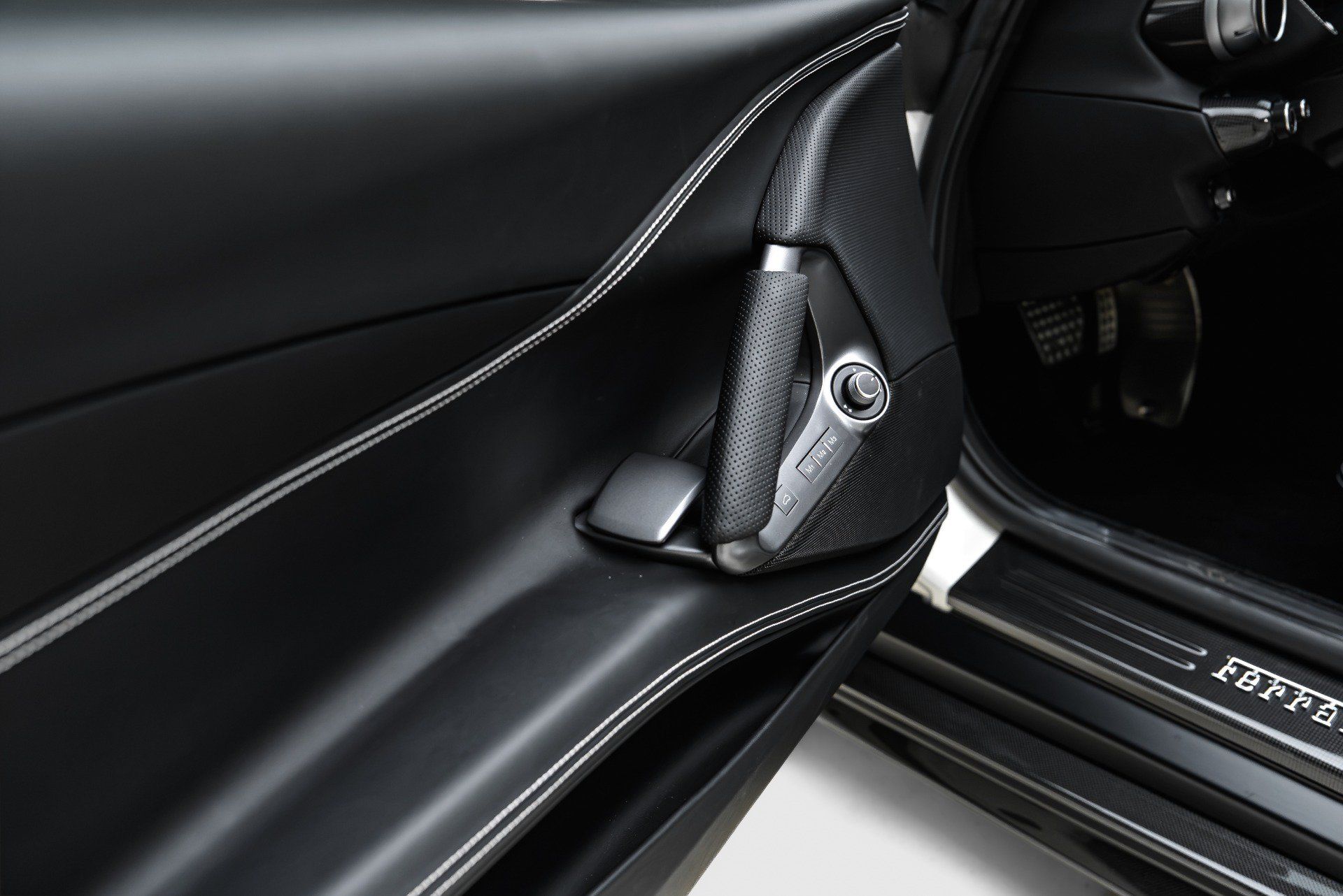 Used 2022 Ferrari 812 GTS RWD image 37