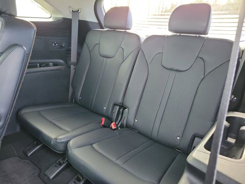 Used 2023 Kia Sorento EX image 17