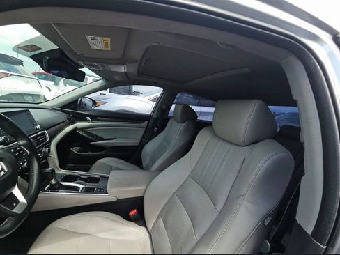 Used 2018 Honda Accord Touring image 6