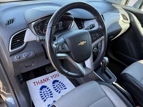 Used 2022 Chevrolet Trax LT w/ Premium Seat Package image 12