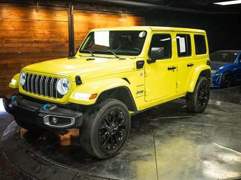 Used 2024 Jeep Wrangler Unlimited Sahara AWD/4WD image 2