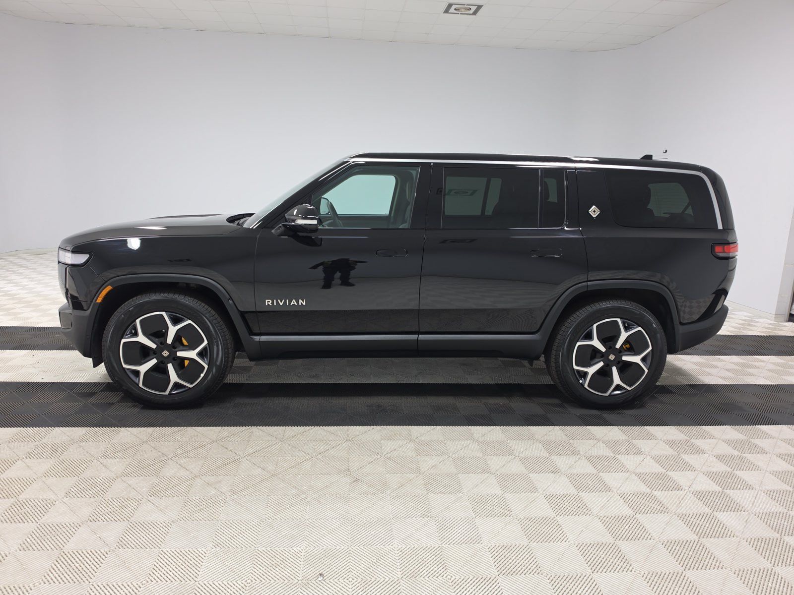 Used 2023 Rivian R1S Adventure Quad AWD/4WD image 2