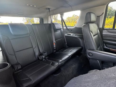 Used 2017 Chevrolet Suburban Premier image 18