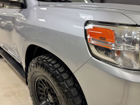 Used 2016 Toyota Land Cruiser image 17