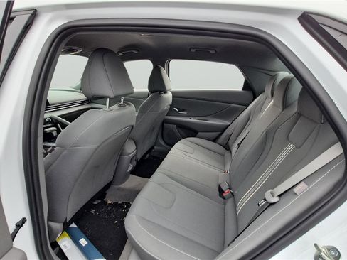 Used 2024 Hyundai Elantra SEL image 17