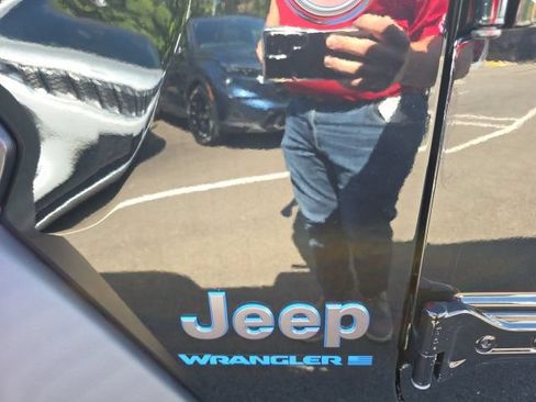 Used 2024 Jeep Wrangler Unlimited AWD/4WD image 33