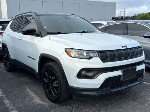 Used 2022 Jeep Compass Latitude FWD image 15