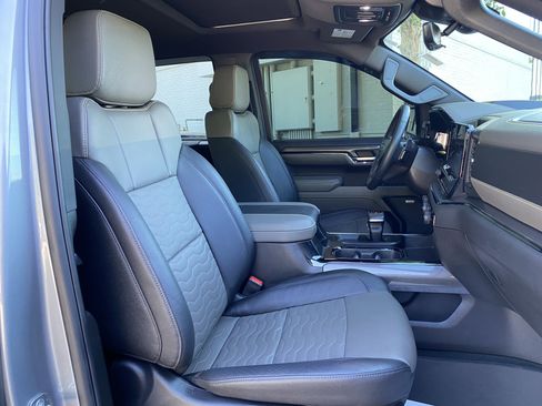 Used 2024 Chevrolet Silverado 1500 ZR2 w/ Technology Package image 27