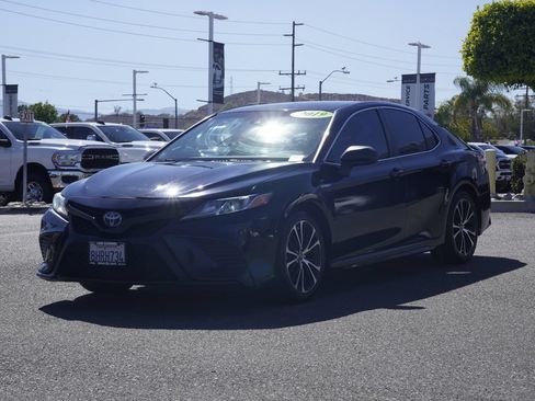 Used 2019 Toyota Camry SE FWD image 8