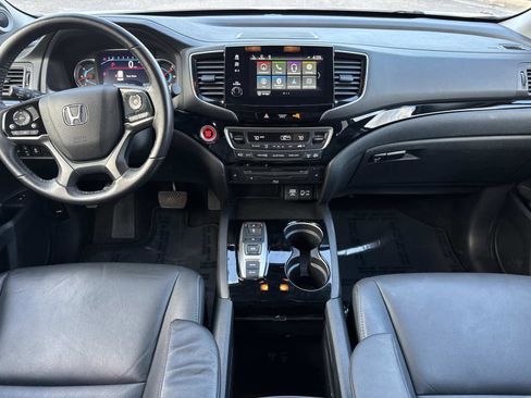 Used 2022 Honda Pilot Touring image 16