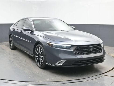 Used 2023 Honda Accord Touring image 2