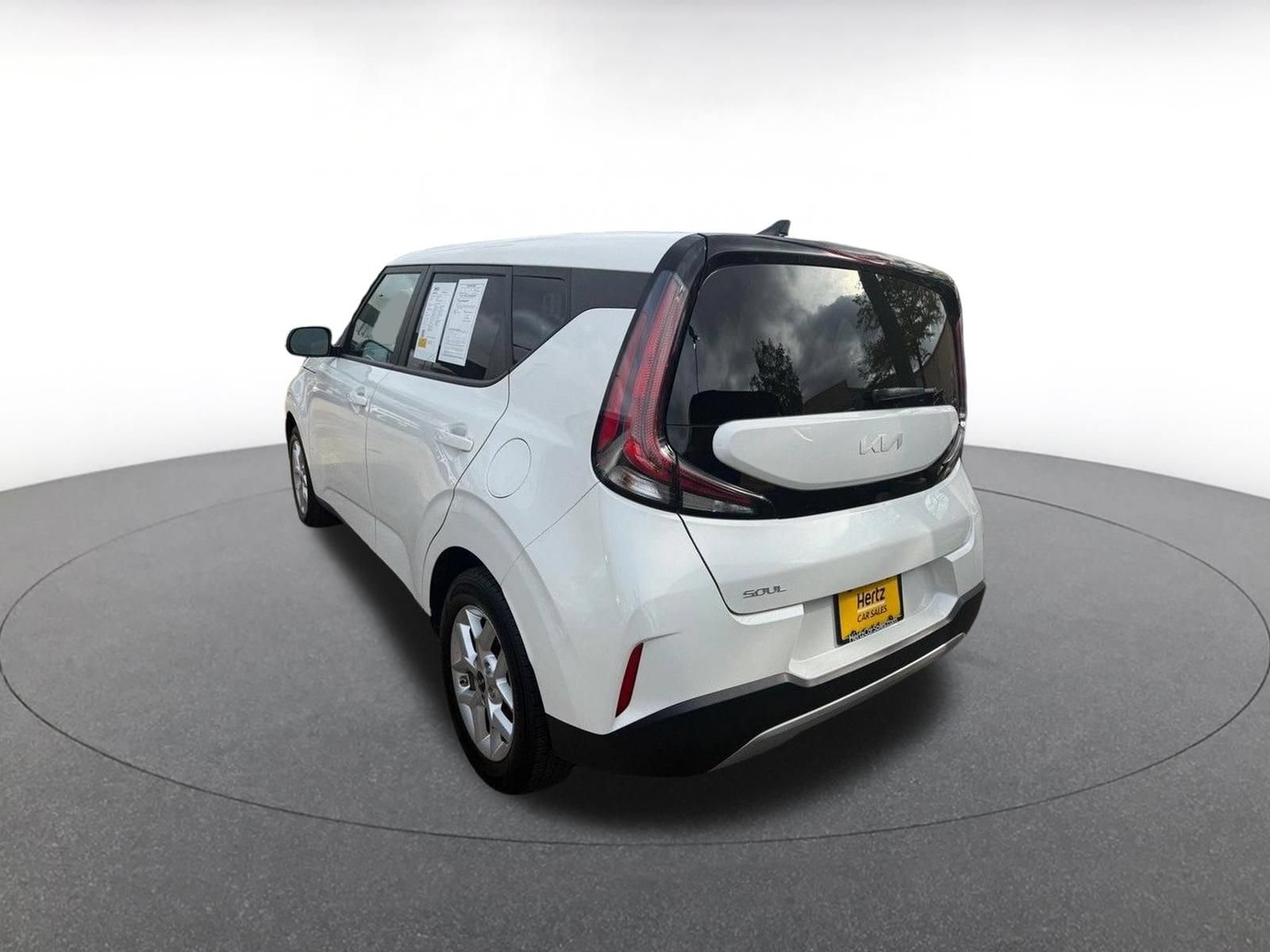 Used 2025 Kia Soul LX w/ LX Technology Package FWD image 4