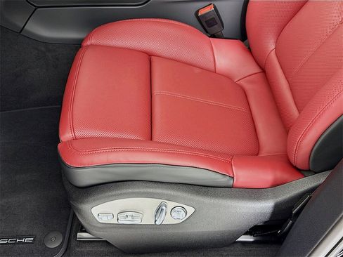 New 2026 Porsche Macan image 13