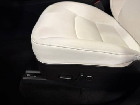 Used 2022 Tesla Model Y Performance AWD/4WD image 23