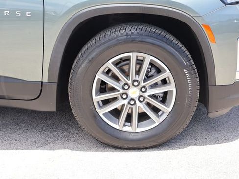 Used 2022 Chevrolet Traverse LT FWD image 11