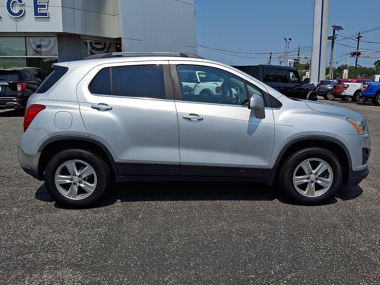 Used 2016 Chevrolet Trax LT w/ LT Sun and Sound Package AWD/4WD image 7