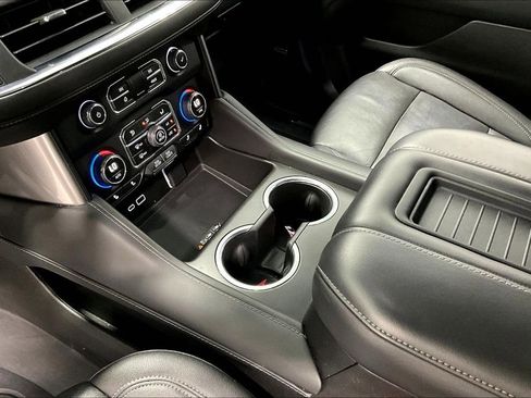 Used 2023 Chevrolet Suburban Z71 w/ Luxury Package image 17