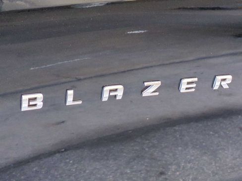 Used 2025 Chevrolet Blazer LT FWD image 9