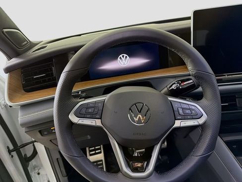 New 2026 Volkswagen Tiguan SEL R-Line image 12