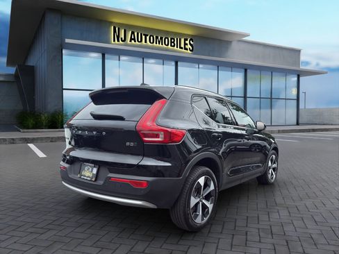 Used 2025 Volvo XC40 B5 Plus image 7