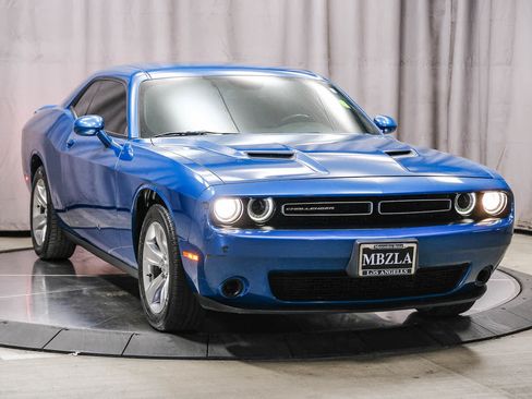Used 2021 Dodge Challenger SXT RWD image 5