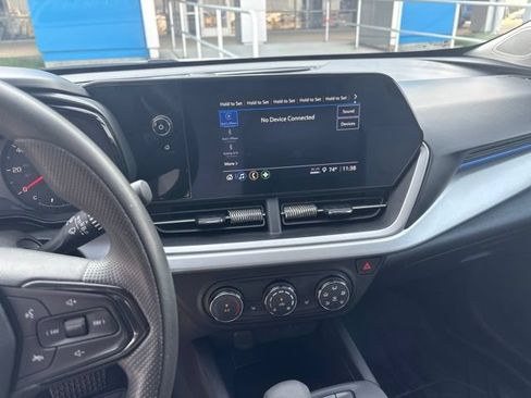 Used 2024 Chevrolet Trax LS w/ LS Convenience Package FWD image 28