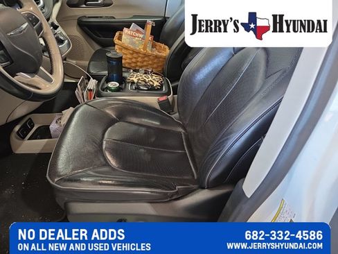 Used 2019 Chrysler Pacifica Limited FWD image 7