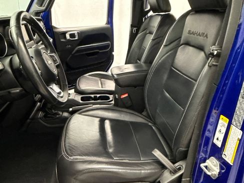 Used 2018 Jeep Wrangler Unlimited Sahara w/ Cold Weather Group AWD/4WD image 7