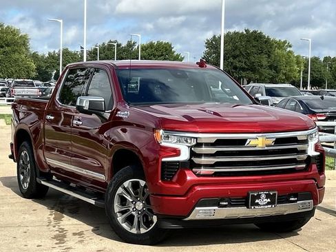 Used 2025 Chevrolet Silverado 1500 High Country w/ Technology Package AWD/4WD image 2