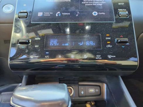 Used 2022 Hyundai Santa Cruz SEL Premium image 18