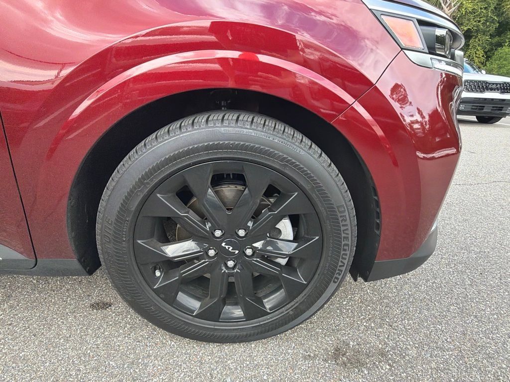 Certified 2023 Kia Carnival SX Prestige FWD image 31