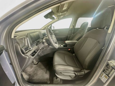 Used 2025 Kia Sportage LX FWD image 13