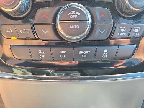 Used 2020 Jeep Grand Cherokee Overland AWD/4WD image 30