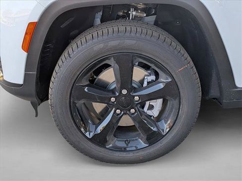 New 2025 Jeep Grand Cherokee L Limited w/ Black Appearance Package image 10