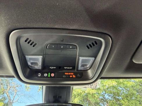 Certified 2023 Chevrolet Traverse LT AWD/4WD image 31