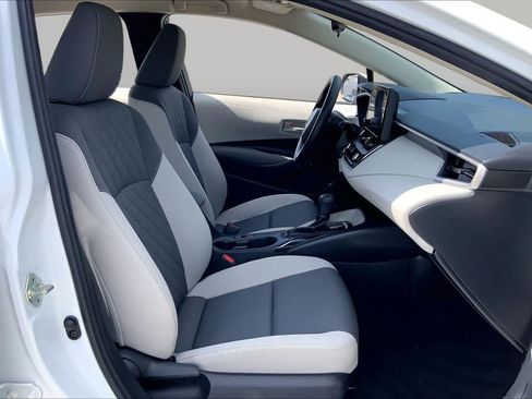 Used 2023 Toyota Corolla LE FWD image 9