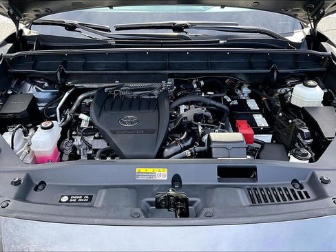 Used 2024 Toyota Highlander LE image 29