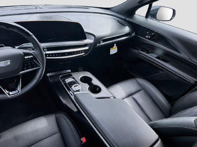 Used 2026 Cadillac Lyriq Luxury AWD/4WD image 19