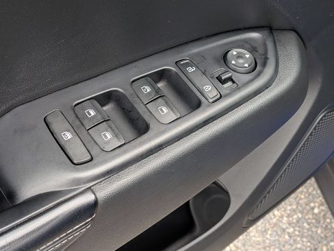 Used 2024 Hyundai Venue Limited FWD image 13